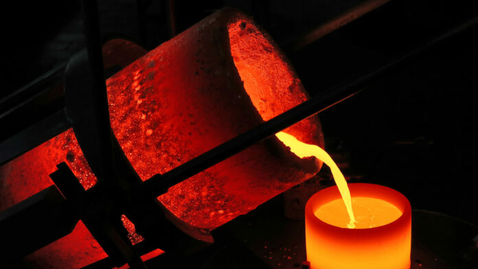 Gold pour