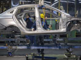 Carmakers abandon battery metal deals after price slump