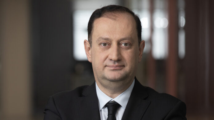 Menar_Portrait_VuslatBayoglu.jpg